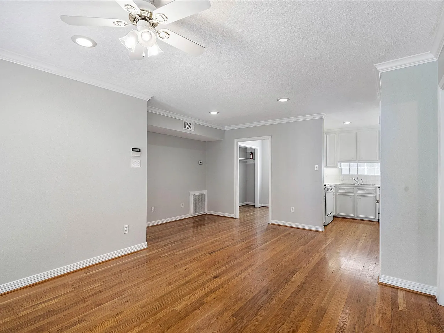 1 bed, 1.0 bath, 2358 sqft, $1,750 — Photo 3