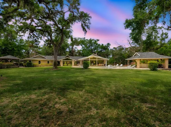 1240 Fox Creek Dr, Sarasota, FL 34240