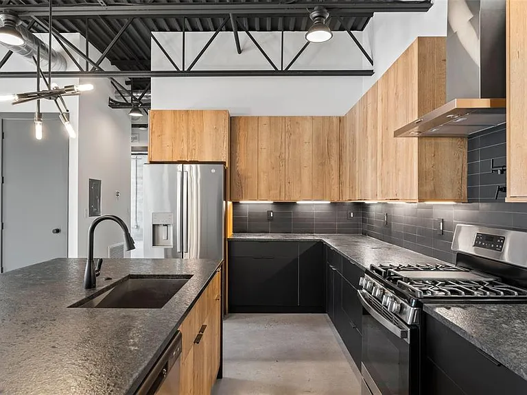 902 E Curtis St #1 — Photo 15