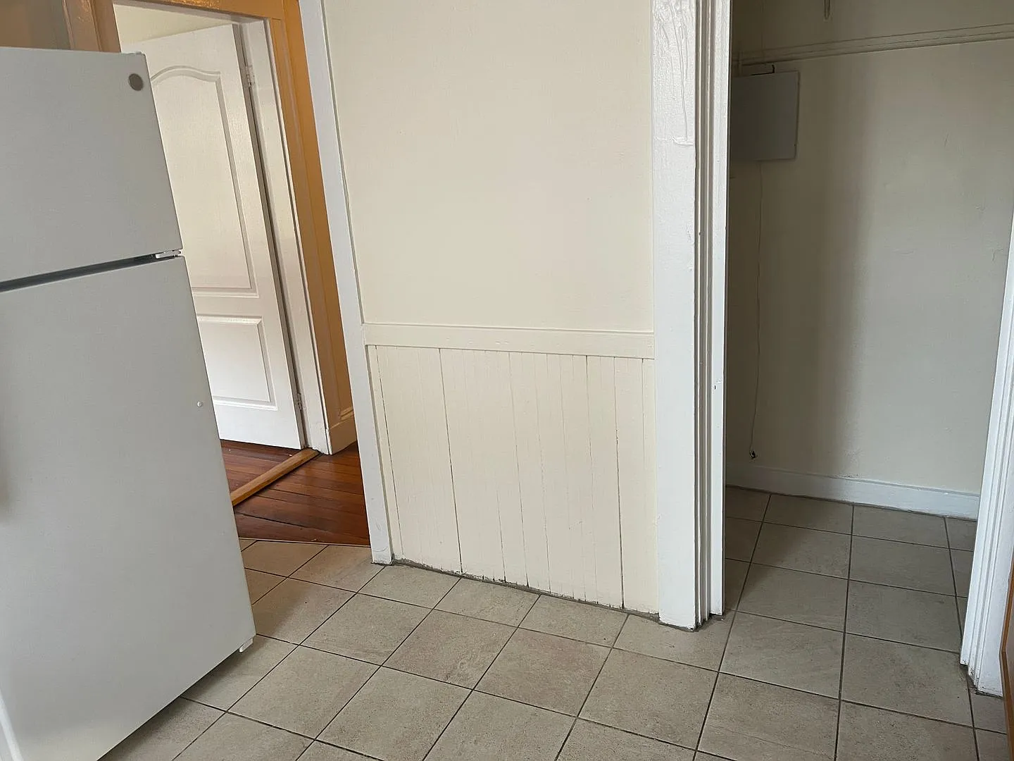 Free Month & No Fee Eat In Kitchen, Porch, Close To Bus And Train ,,Heat Hw Inc — Photo 2