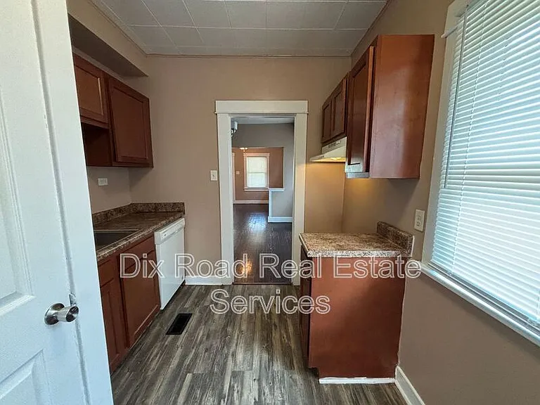 24 Lutz Ave — Photo 14