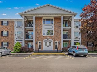 7500 Boulder Bluff Dr APT 9, Jenison, MI 49428