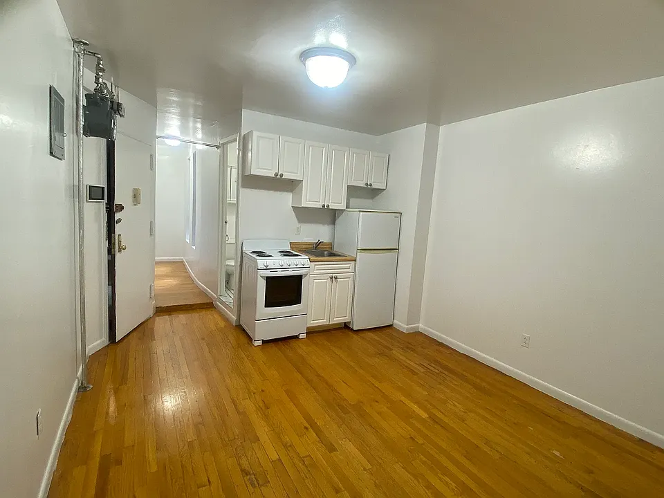 416 W 56th St #15