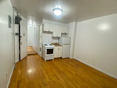 416 W 56th St #15 Photo 1 416 W 56th St #15 Photo 1