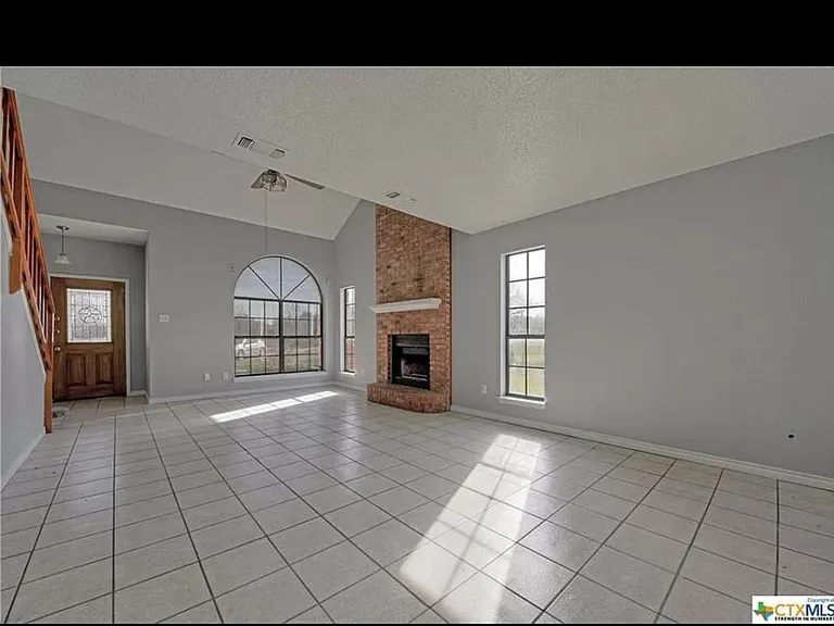3300 Lois Ln — Photo 3