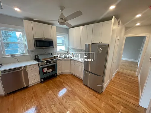 11-13 Burnham St Photo 1