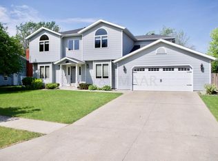 3114 Maple St N, Fargo, ND 58102