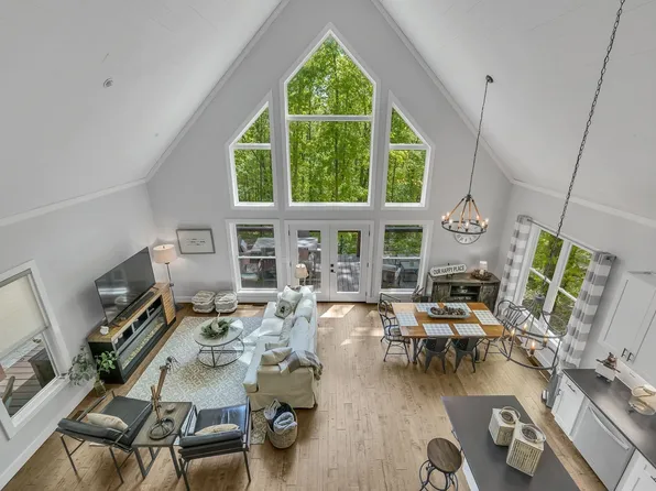 420 Holiday Haven Dr, Smithville, TN 37166