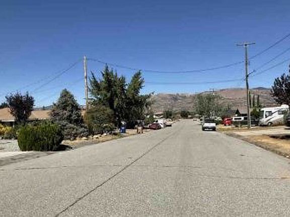 Exterior Neighborhood (street photo)
