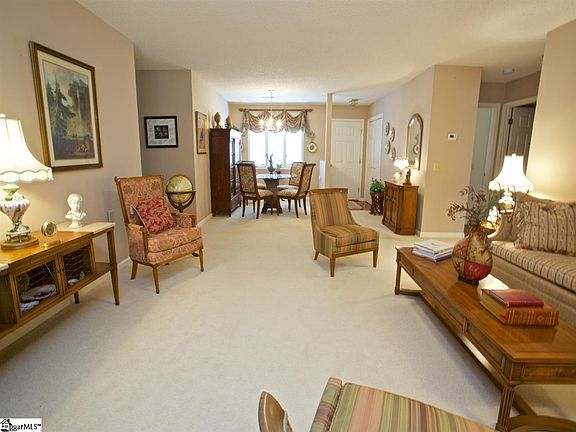 2nd image of 3 Hillview Dr