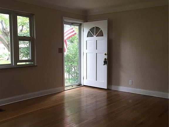 3rd image of 1428 Dutchess Ave