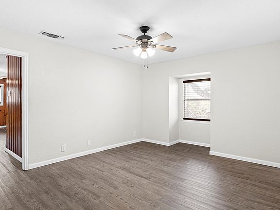 3rd image of 3550 Red Oak Ln
