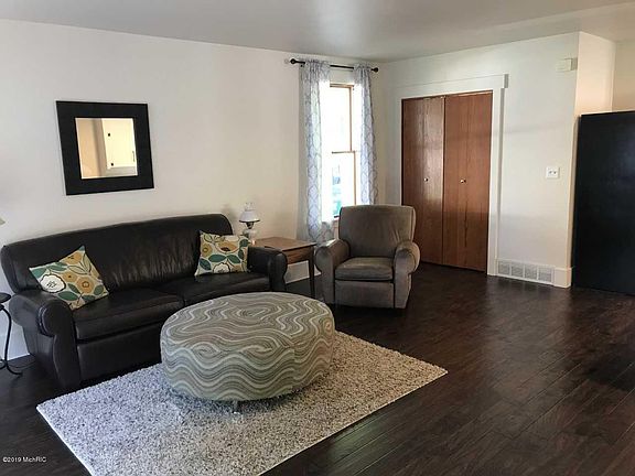 5th image of 504 E Coffren St