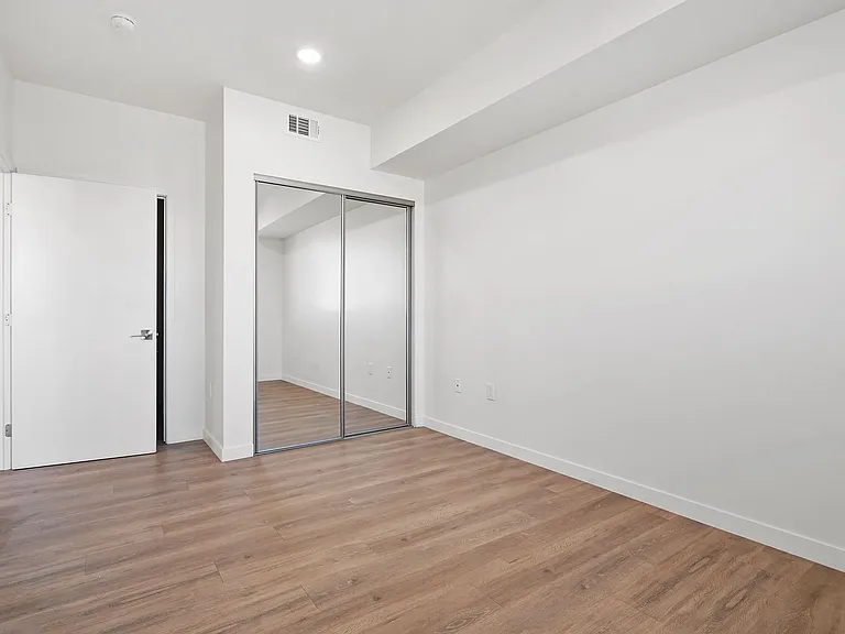 14541 Gilmore St Apartments — Photo 42