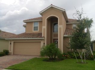 2458 Heydon Cir E, Naples, FL 34120