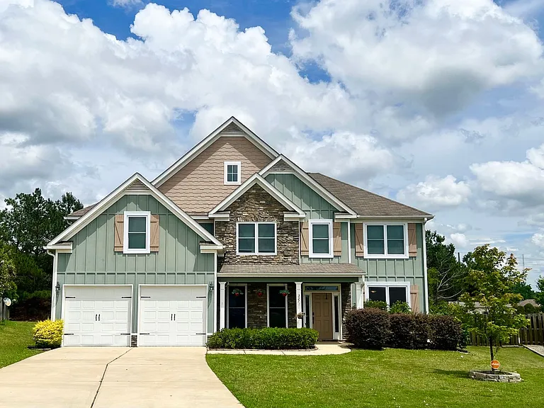 327 Clearwater Ln — Photo 1
