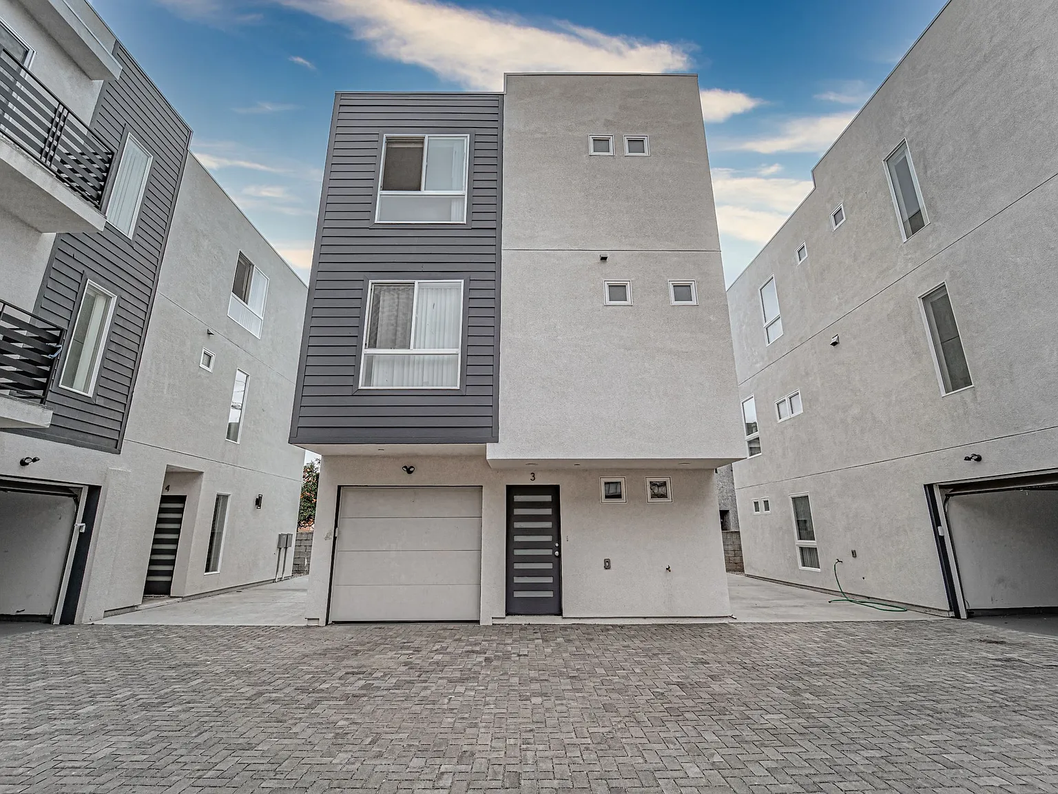 4 bed, 1646 sqft — Photo 3