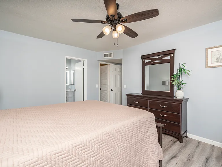 951 W La Jolla Dr — Photo 10