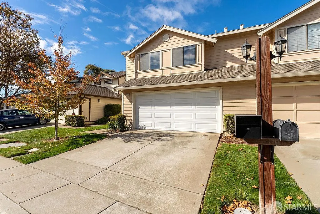 4 bed, 2.5 bath, 1855 sqft, $5,000 — Photo 2