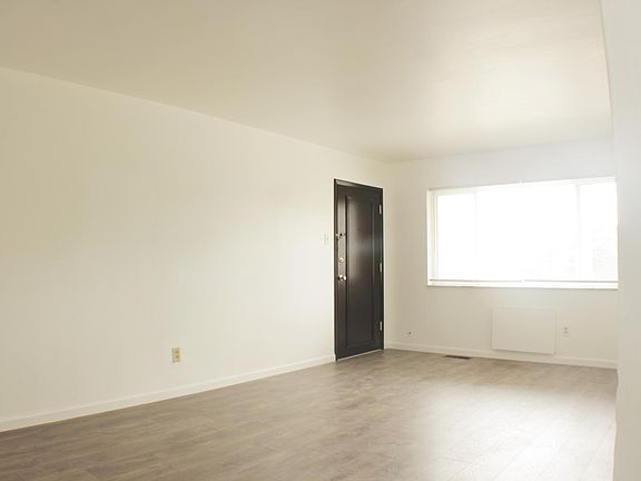 4th image of 445 Burcke Dr #3