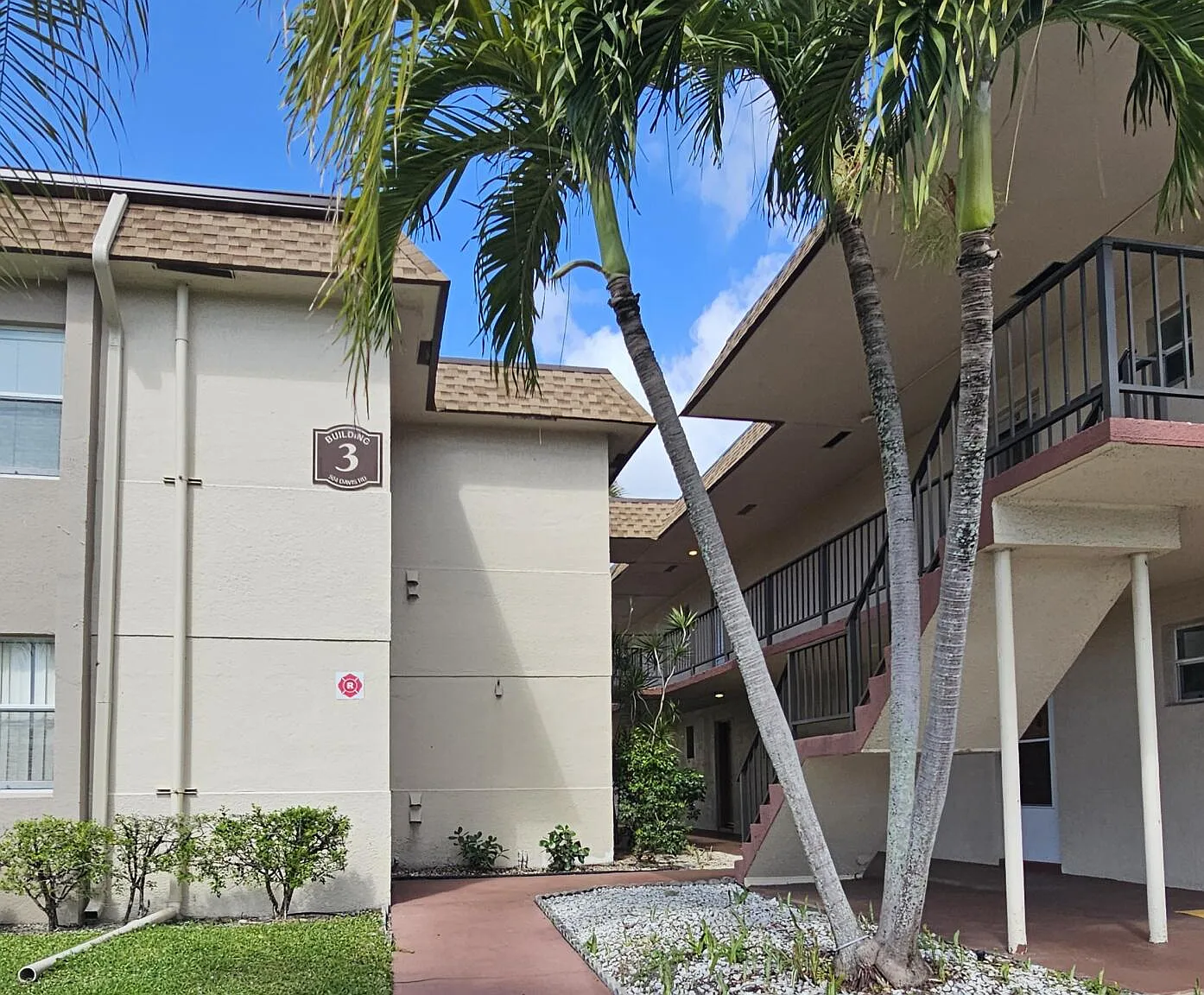 2 bed, 2.0 bath, 1080 sqft, $2,000 — Photo 1