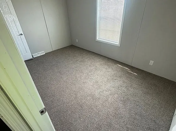 518 W Caledonia St, Caledonia, MN 55921