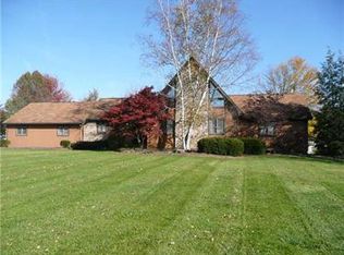 225 Butterfly Ln, Hermitage, PA