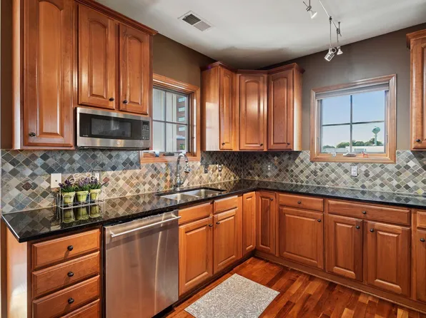 4100 Spring St APT 214, Spring Park, MN 55384