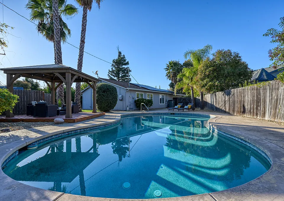 3425 Corbin Way