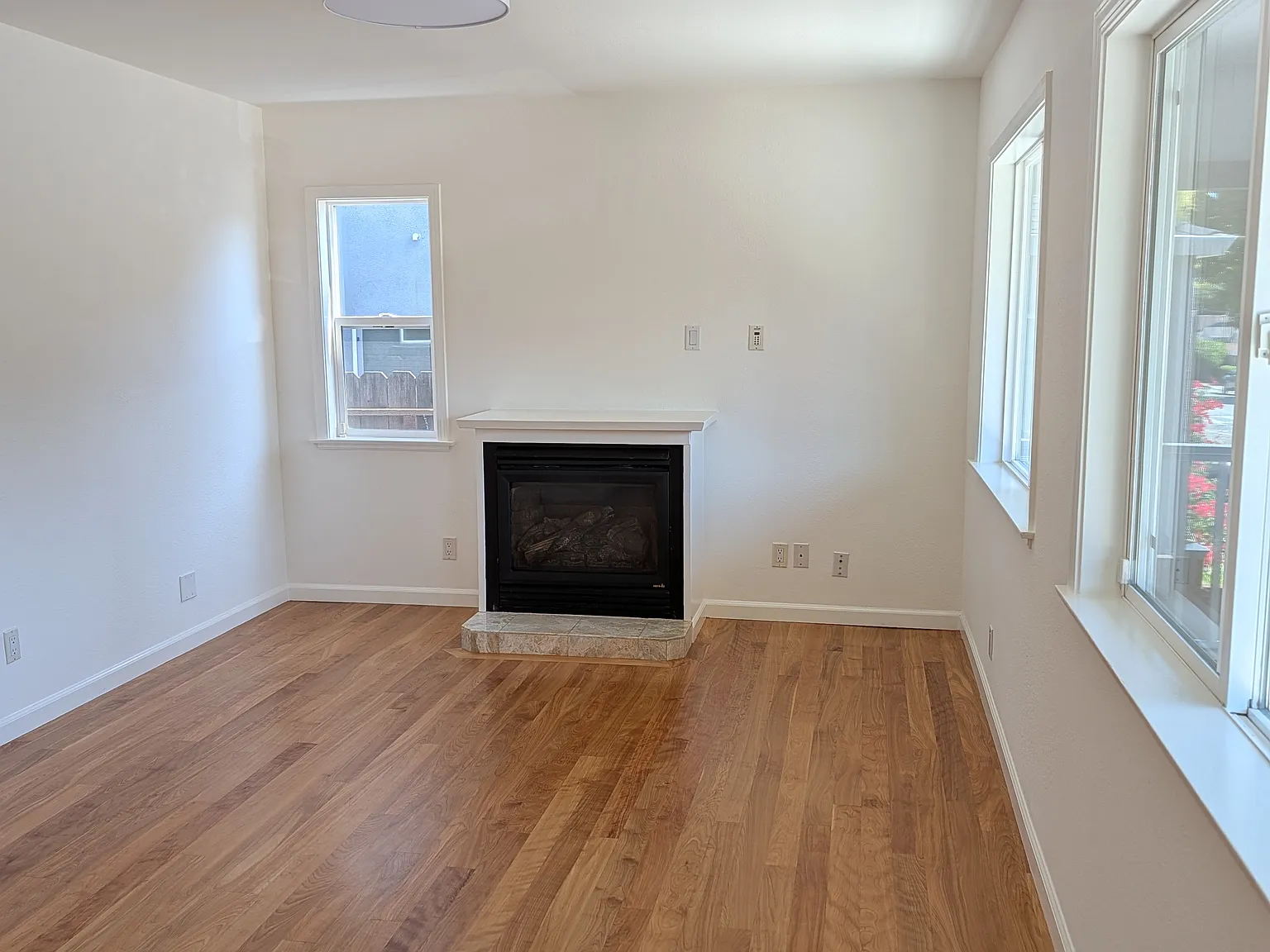 4 bed, 2.5 bath, 1815 sqft, $6,300 — Photo 2