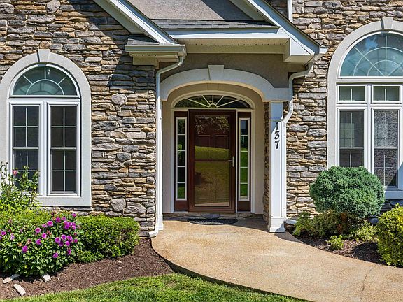 3rd image of 137 Diamond Ct