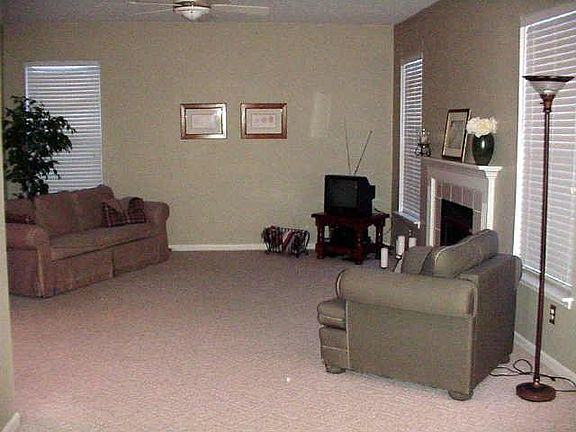 3rd image of 11810 Queenwood Dr