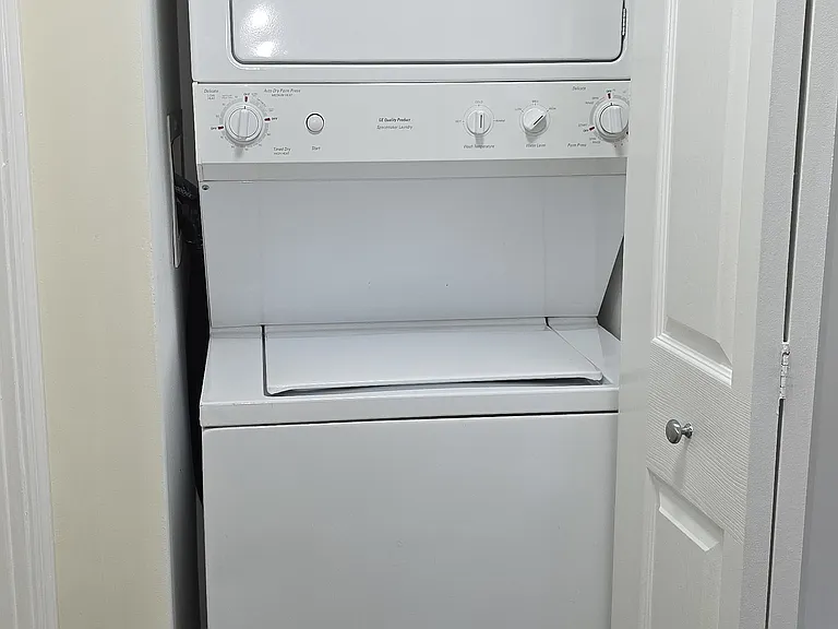 10101 Grosvenor Pl #520 — Photo 33