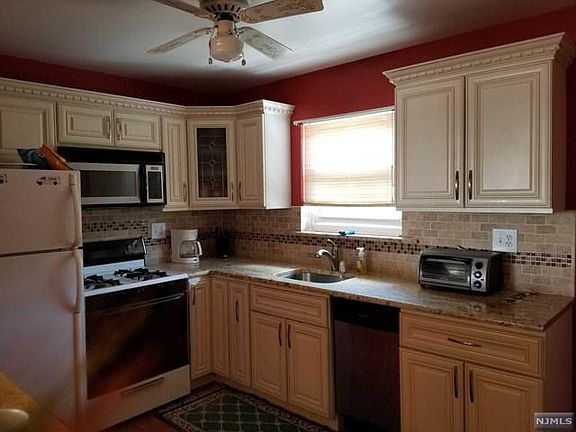 4th image of 2-46 Virginia Dr #B