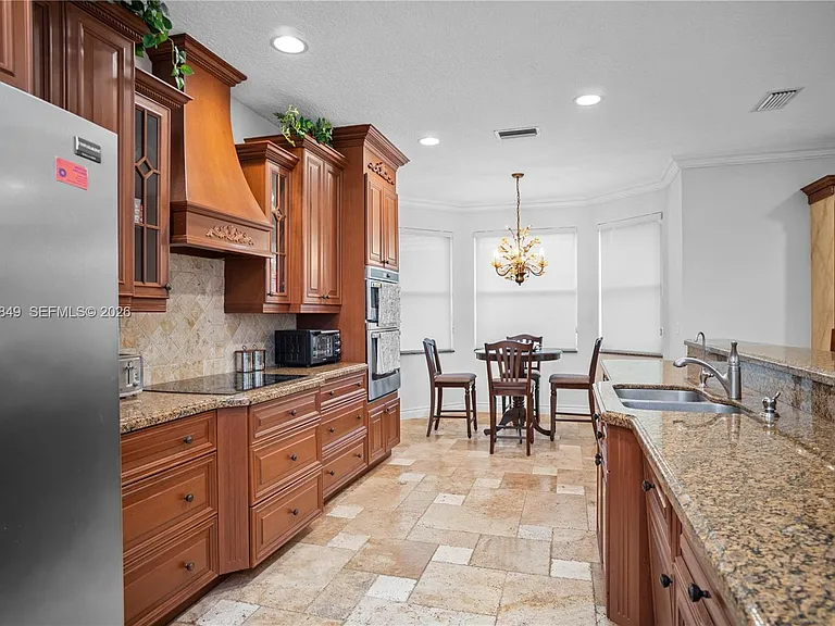 7759 La Corniche Cir — Photo 6