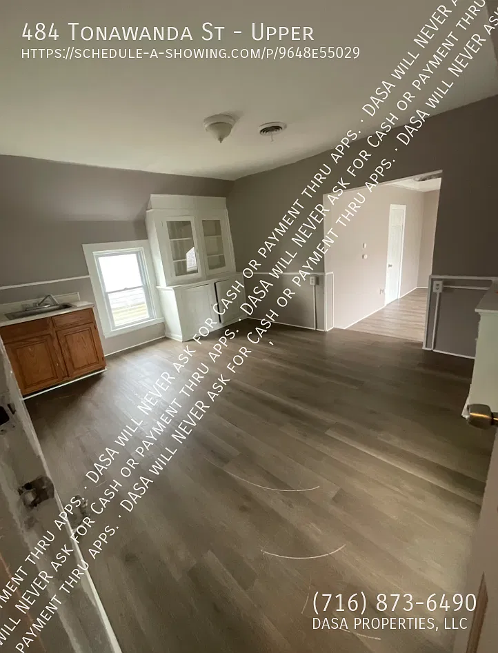 484 Tonawanda Upper - 2 Bed / 1 Bath — Photo 3