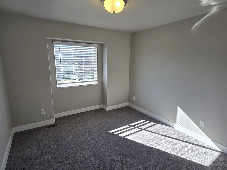 880 N Sapphire St — Photo 9