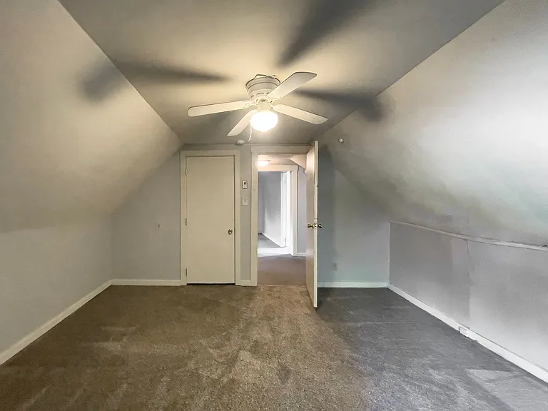 204 N Dill St — Photo 8