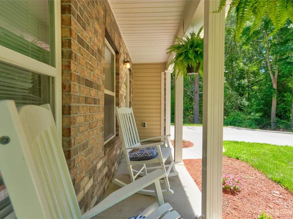 105 Barbour Ct, Cherryville, NC 28021