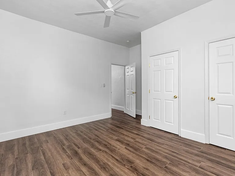 410 W 29th St — Photo 24