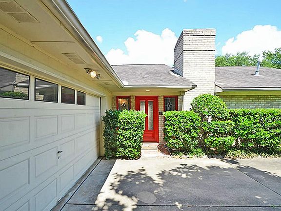 2nd image of 10915 Villa Lea Ln