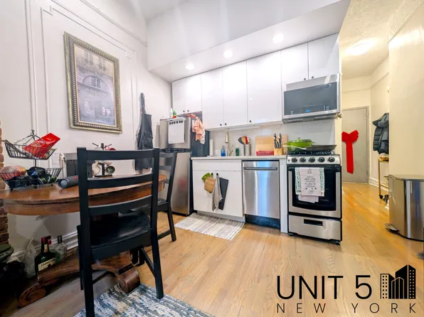 48 Graham Avenue image 1 of 8