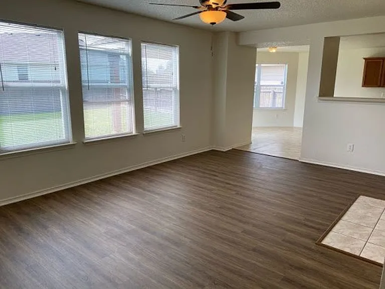 1101 Mustang Ridge Dr — Photo 5