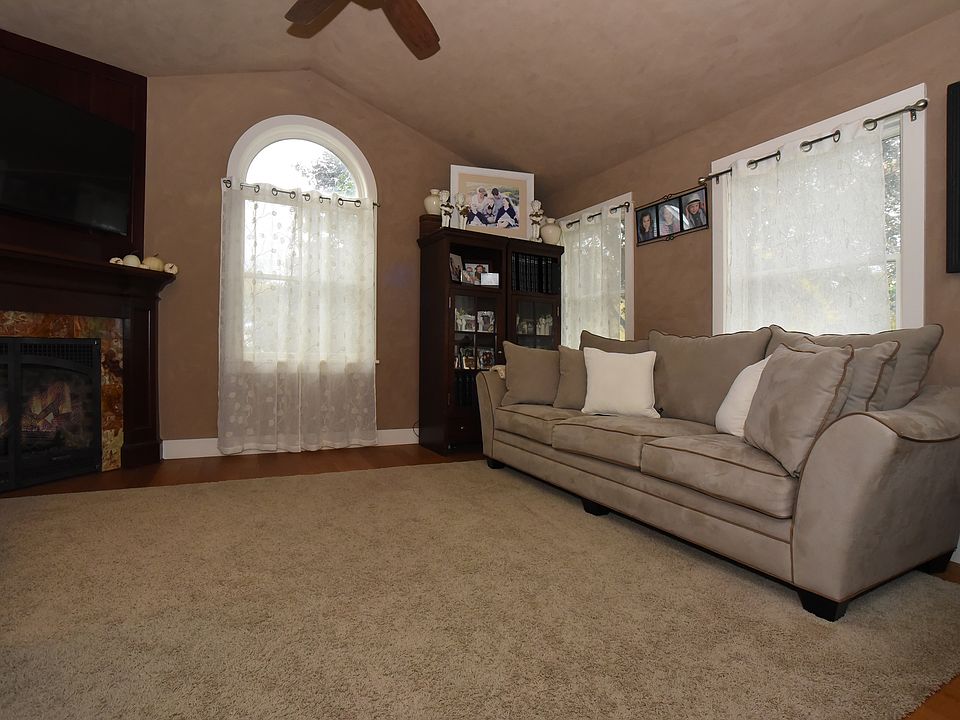 2nd image of 2758 Piliwai St