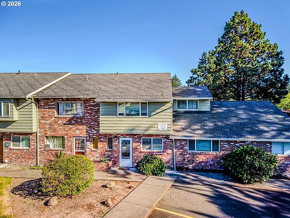 3rd image of 1802 NE Hogan Dr