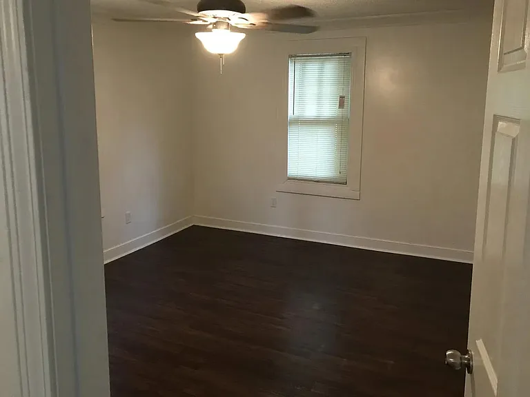 702 Poplar St — Photo 2