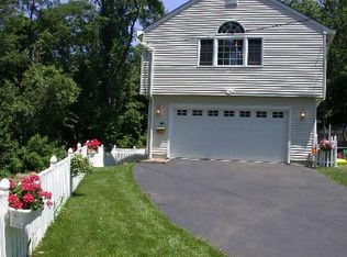 92 Deerfield St, Fairfield, CT 06430