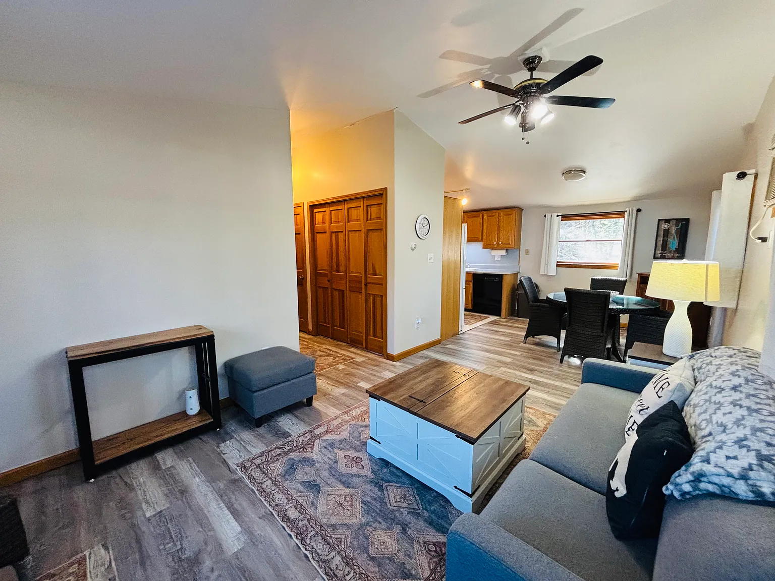 2 bed, 900 sqft, $2,350 — Photo 2