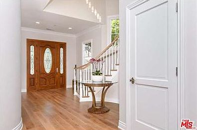 2nd image of 2404 Hill St