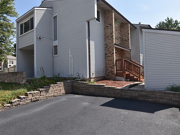 2nd image of 843 Oakside Ln